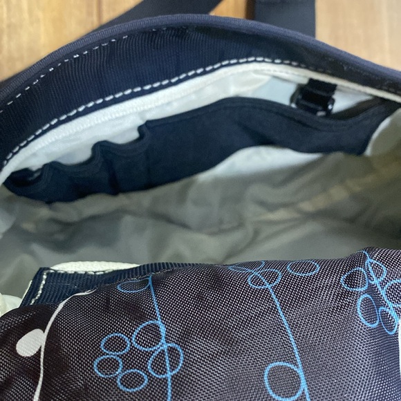 Sherpani black nylon lightweight crossbody purse with adjustable strap - Picture 6 of 11